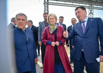 Минниханов и Абрамченко посетили биологические очистные сооружения и иловые поля Казани