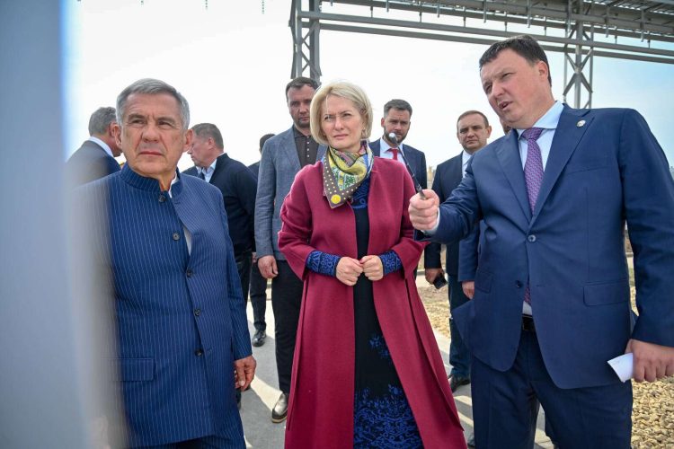Минниханов и Абрамченко посетили биологические очистные сооружения и иловые поля Казани