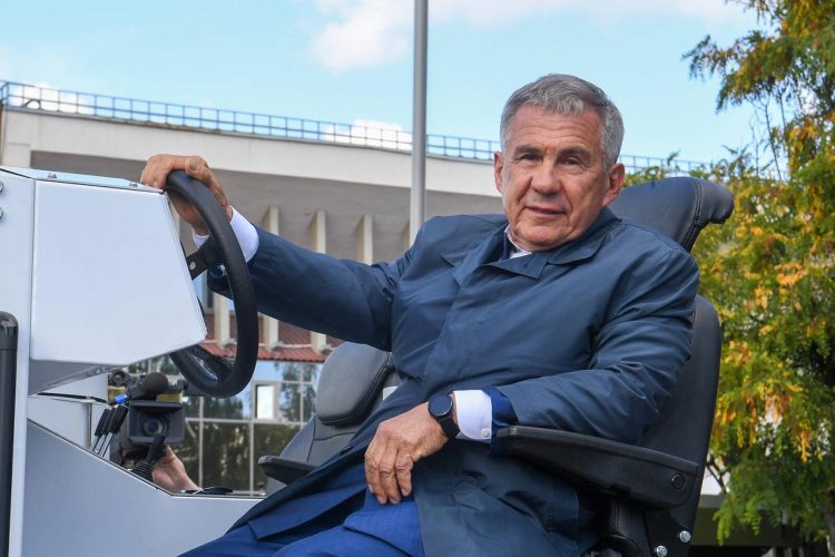 Минниханов посетил стадион технических видов спорта в Челнах