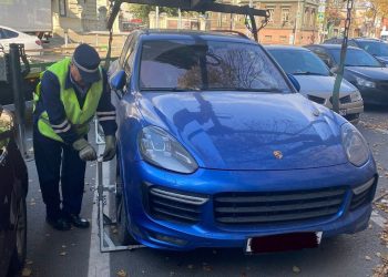 Жительница Казани лишилась Porsche из-за 52 штрафов