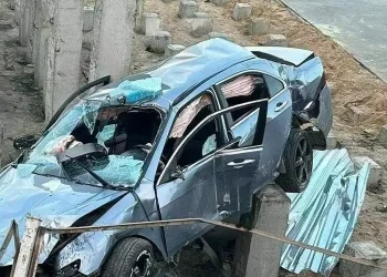 В Казани пьяный водитель вылетел на сваи дома