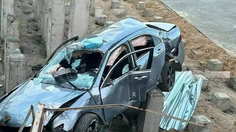В Казани пьяный водитель вылетел на сваи дома