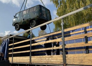 Жители Лаишево передали два УАЗа и генераторы бойцам в зону СВО