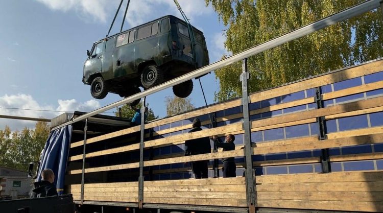 Жители Лаишево передали два УАЗа и генераторы бойцам в зону СВО