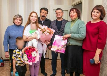 В Нижнекамске семью участника СВО поздравили с рождением дочери