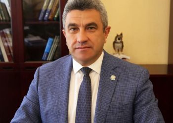 Хадиуллин поздравил учителей Татарстана с профессиональным праздником