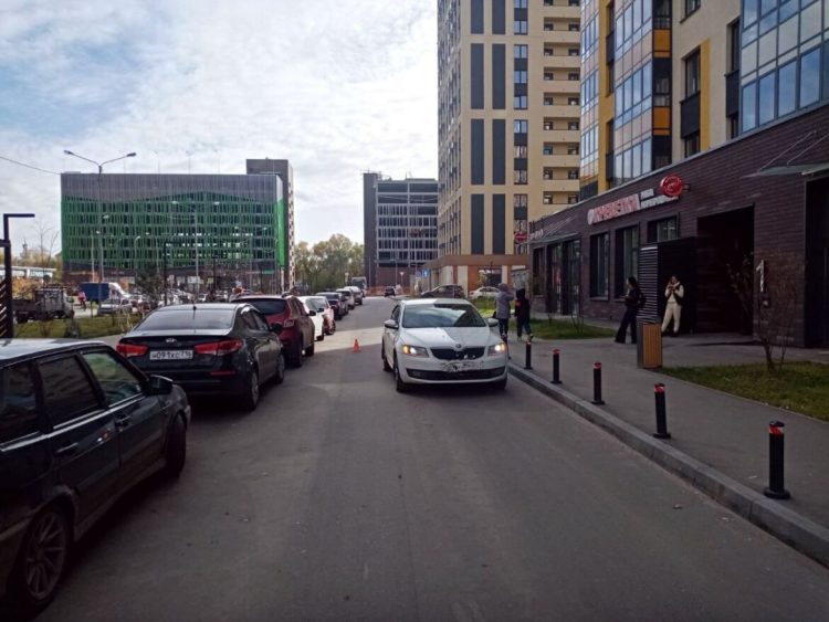 В Казани водитель иномарки сбила перебегавшего дорогу ребенка