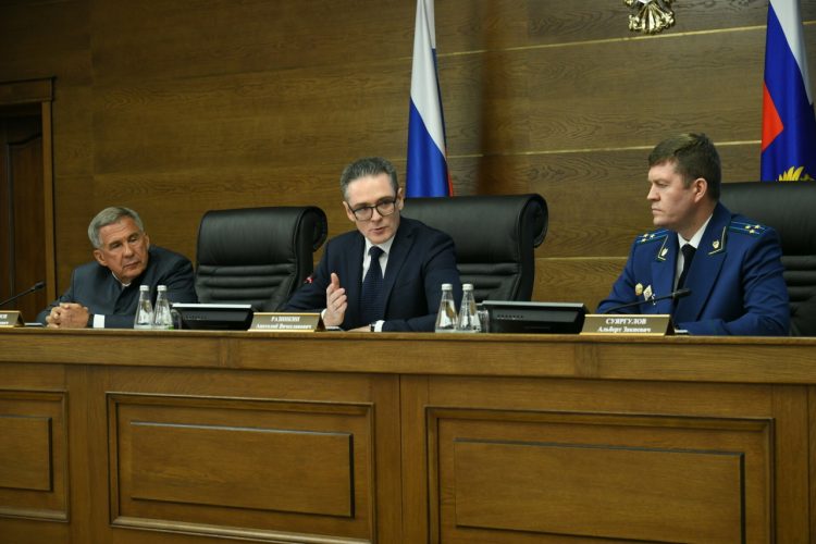 В Татарстане представили коллективу нового прокурора