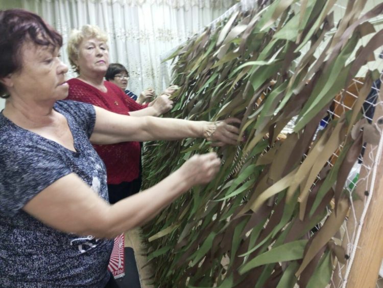 Жители Менделеевска передали пиломатериалы и масксети бойцам в зону СВО
