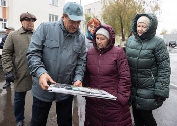 Метшин проверил работы по благоустройству двора на улице Яшь Кыч