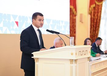 Садыков предложил создать в Казани центр патриотического воспитания