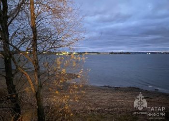 В Татарстане сняли с мели толкач, застрявший на Волге