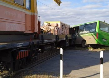 В Альметьевске автобус влетел в мотовоз