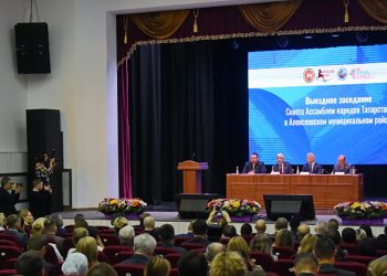 Мухаметшин провел выездное заседание Совета Ассамблеи народов Татарстана