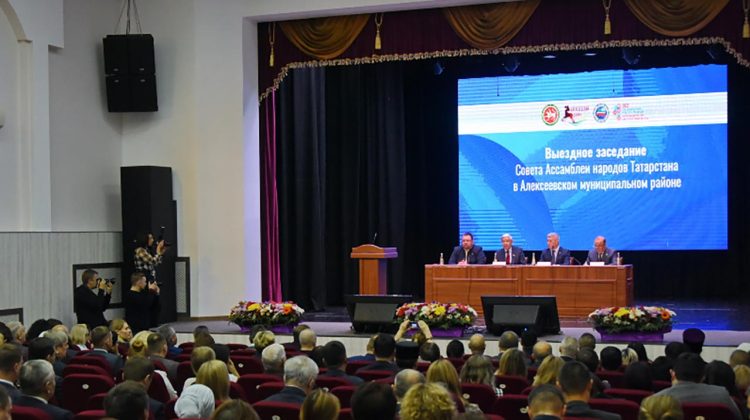 Мухаметшин провел выездное заседание Совета Ассамблеи народов Татарстана