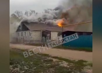 Полицейский из Бугульмы вместе с соседом спас бабушку из пожара