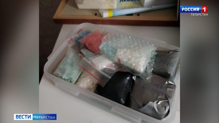 Казанские полицейские изъяли из незаконного оборота около килограмма запрещенных веществ