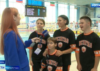 Семья спортсмена с синдромом Дауна поборется за победу в семейном турнире по плаванию в Казани