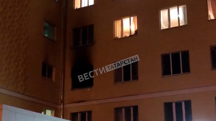 В Казани пожарные из зоны сильного задымления в общежитии КФУ спасли 24 человека, пострадавших нет