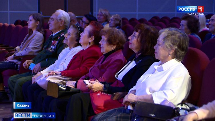 В КазГИК состоялся праздничный концерт ко Дню пожилых людей