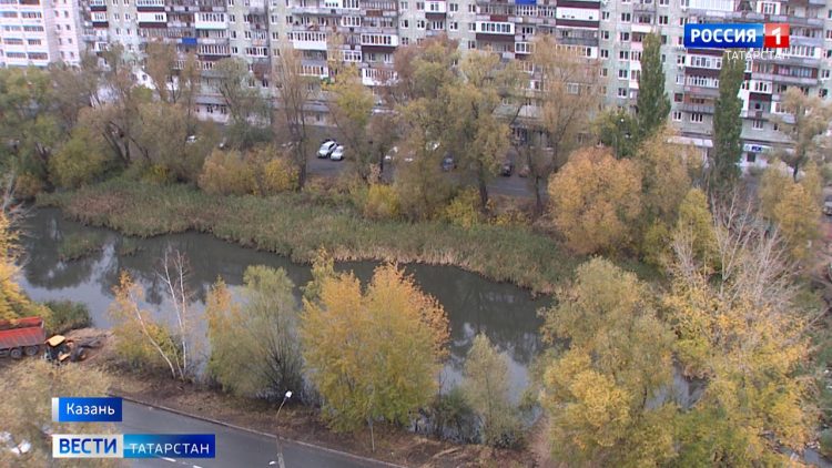 В Казани жильцы на улице Серова боятся, что озеро рядом с их домом затопит подвал многоэтажки