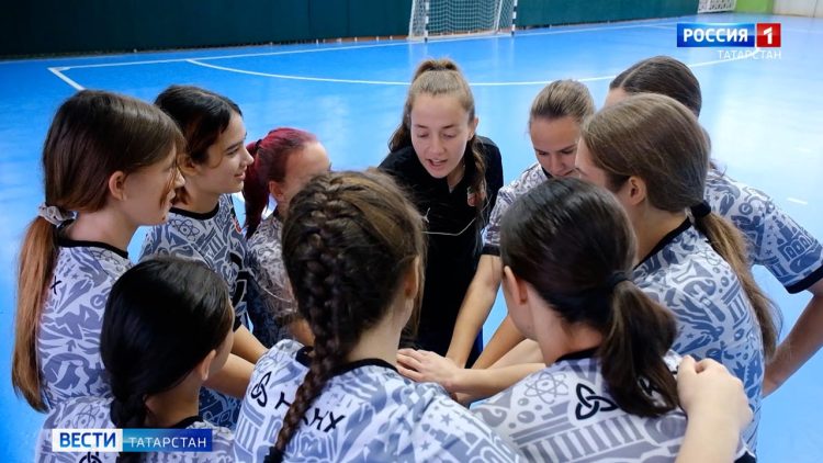 Тренер по футболу из Нижнекамска рассказала о специфике работы в мужском коллективе