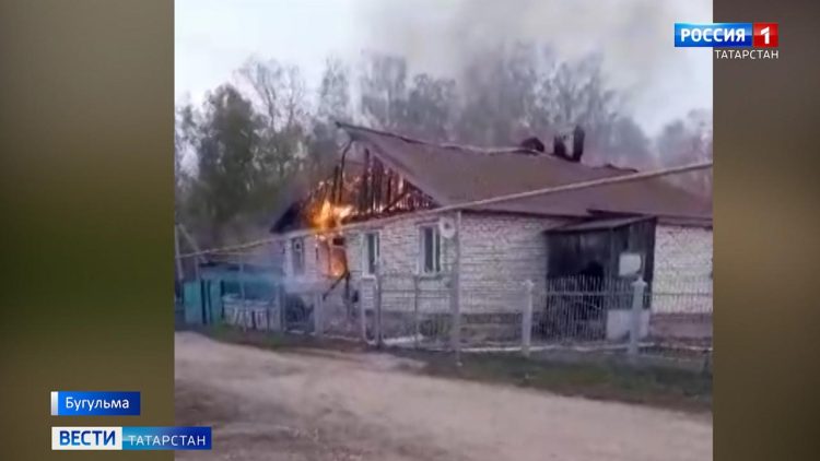 Полицейский из Бугульмы спас бабушку из горящего дома