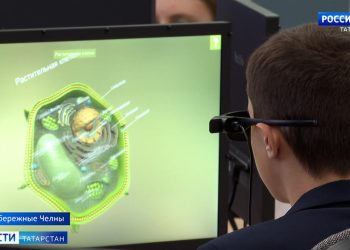 Школьники из Челнов показали, как на практике используют голографические очки для изучения 3D-моделей