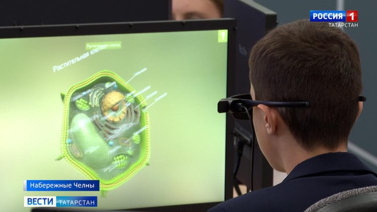 Школьники из Челнов показали, как на практике используют голографические очки для изучения 3D-моделей
