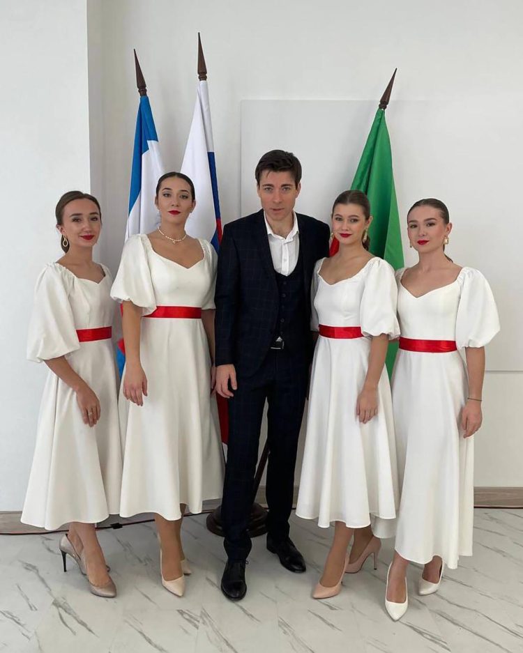 Артисты Арт-резиденции «Созвездие-Йолдызлык» выступили перед участниками СВО в военном госпитале