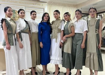 Студентка КазГИК представила свою коллекцию на неделе моды в Казахстане