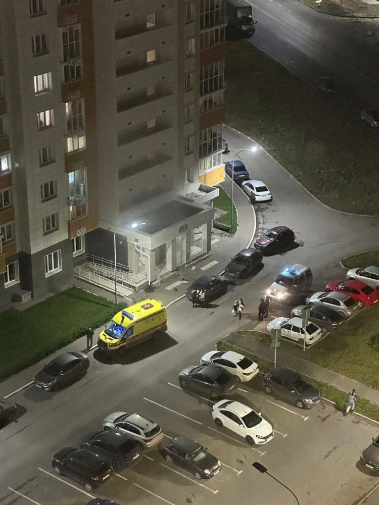 В Казани с 17 этажа выпал ребенок