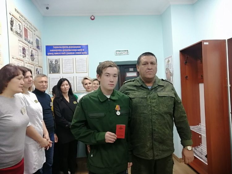 Военком Буинского и Дрожжановского района вручил Вадиму Иванову Медаль «За воинскую доблесть» II степени