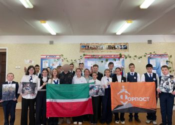 Участник СВО из Буинска привез флаг Татарстана с подписями своих сослуживцев