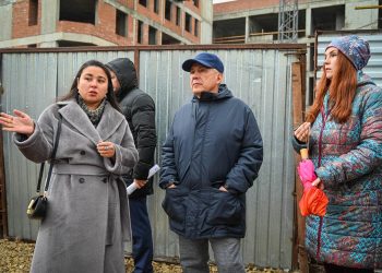 Минниханов посетил объект культурного наследия — жилой дом 18 века постройки на ул.Гаяза Исхаки