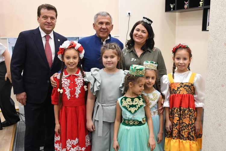 Минниханов посетил новый центр допобразования и отремонтированный детсад в Юдино