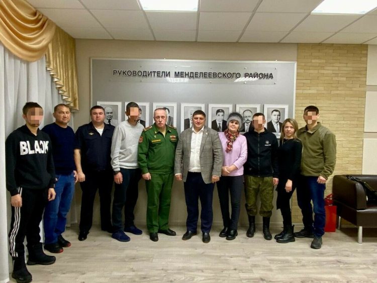 Радмир Беляев провел встречу с бойцами СВО и их семьями