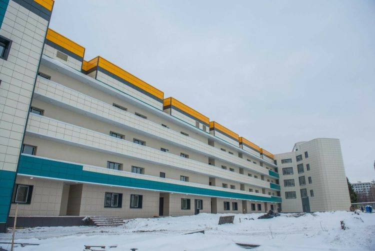 Магдеев посетил инфекционную больницу и проверил ход капитального ремонта