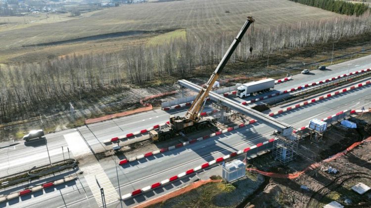 В Татарстане начался монтаж пролетов надземных переходов на трассе М7