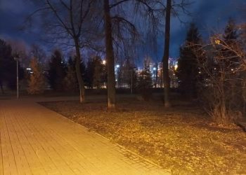 В мэрии Казани назвали причину отсутствия света в сквере у филармонии