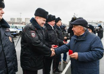 Минниханов вручил ключи от автомобилей сотрудникам МВД по РТ