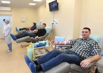 Депутаты Казгордумы сдали кровь в поддержку бойцов СВО