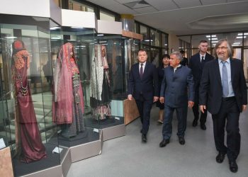 Минниханов посетил Госмузей искусств Каракалпакстана им. Савицкого