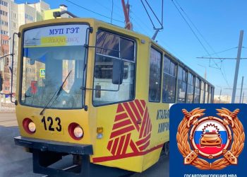 В Нижнекамске пенсионер на скорости врезался в трамвай