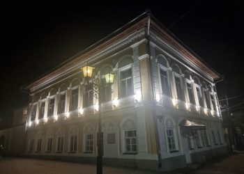 В Елабуге в тестовом режиме установили подсветку на зданиях