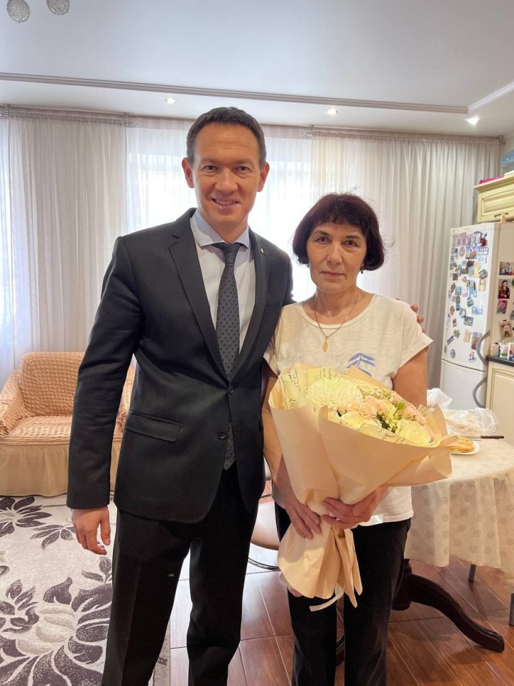 Нагуманов в преддверии празднования Дня Матери навестил мам погибших бойцов СВО