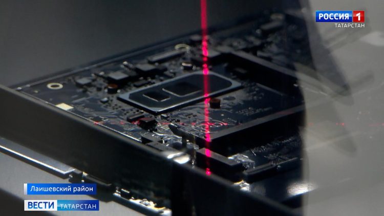 Василий Шпак: «Татарстан вносит серьезный вклад в развитие радиоэлектронной промышленности страны»