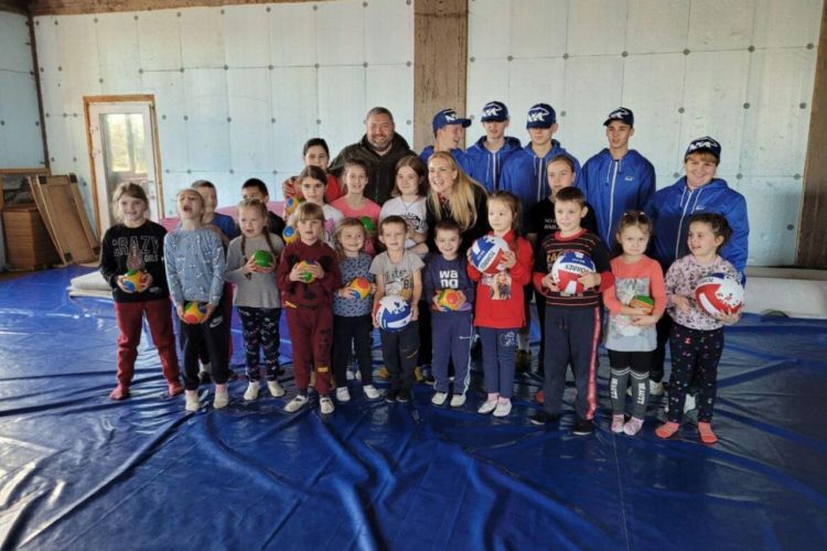 Спортсмены из Лисичанска получили спортивные подарки от единоросов Татарстана