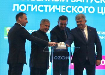 Минниханов принял участие в открытии распределительного центра Ozon