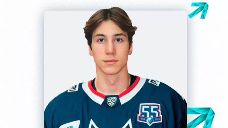 В » Нефтехимик» перешел нападающий Григорий Селезнёв